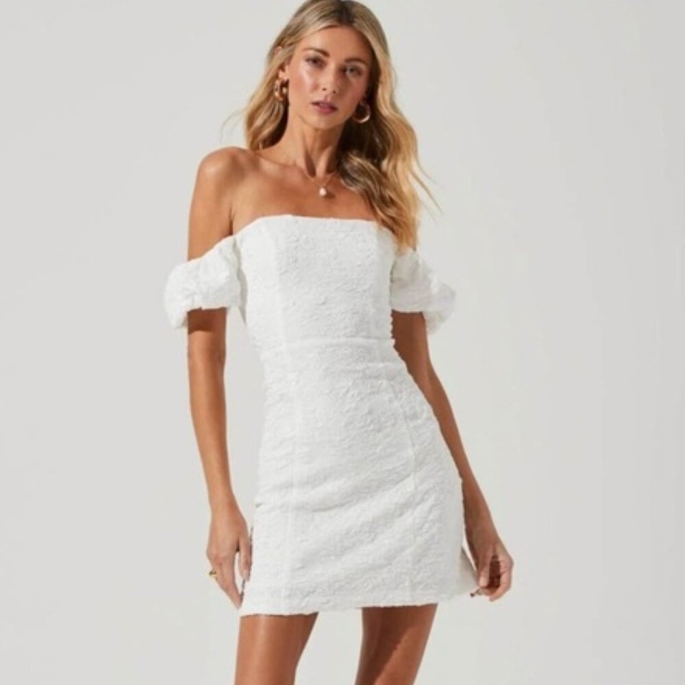 NWT ASTR The Label Raina Off Shoulder Puff Sleeve Crinkle Mini Dress White Sz M - Picture 1 of 9